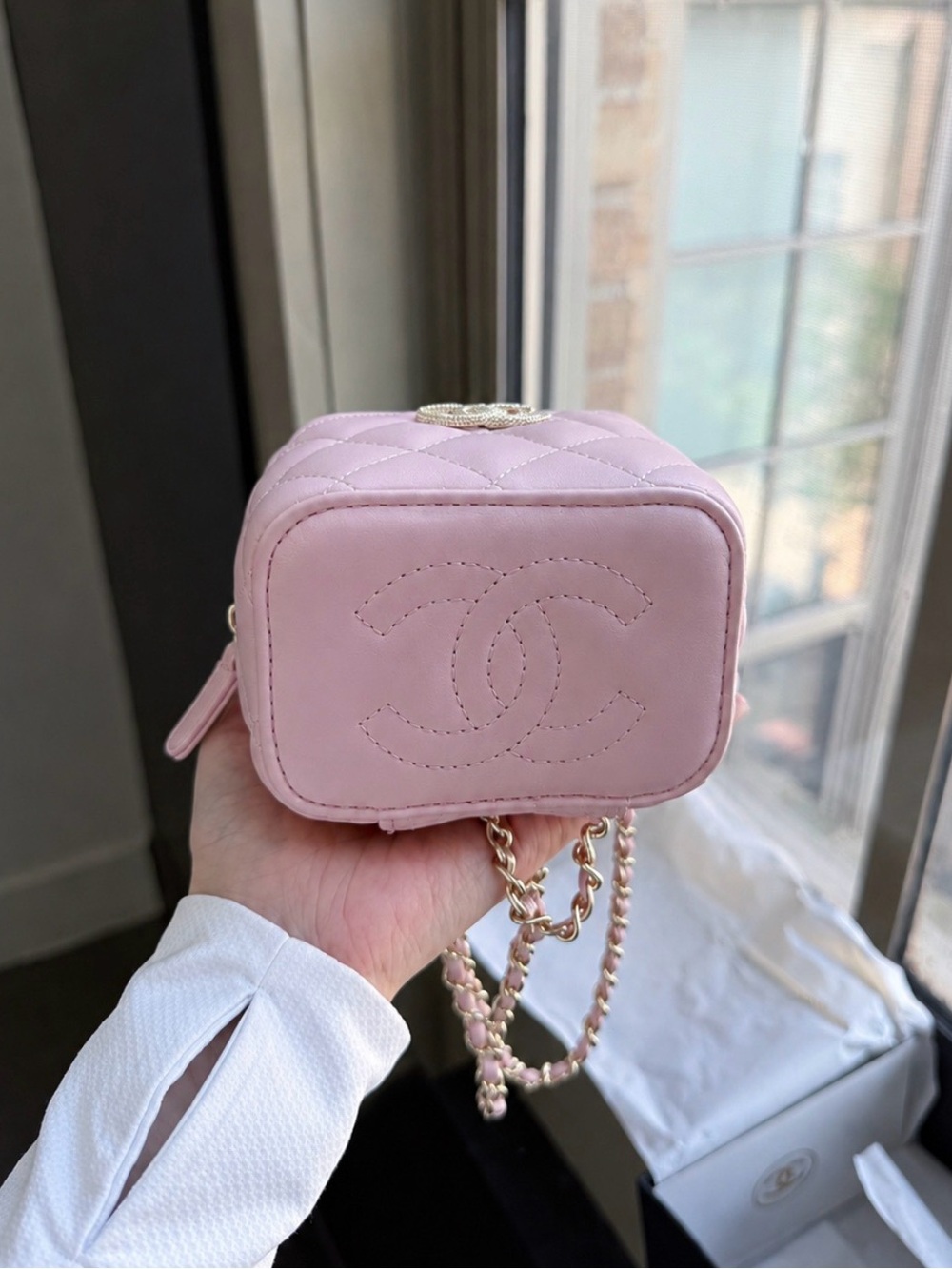 Chanel Beauty Quilted Enamel Mini Vanity Case Chain Bag GWP - Picture 5 of 7